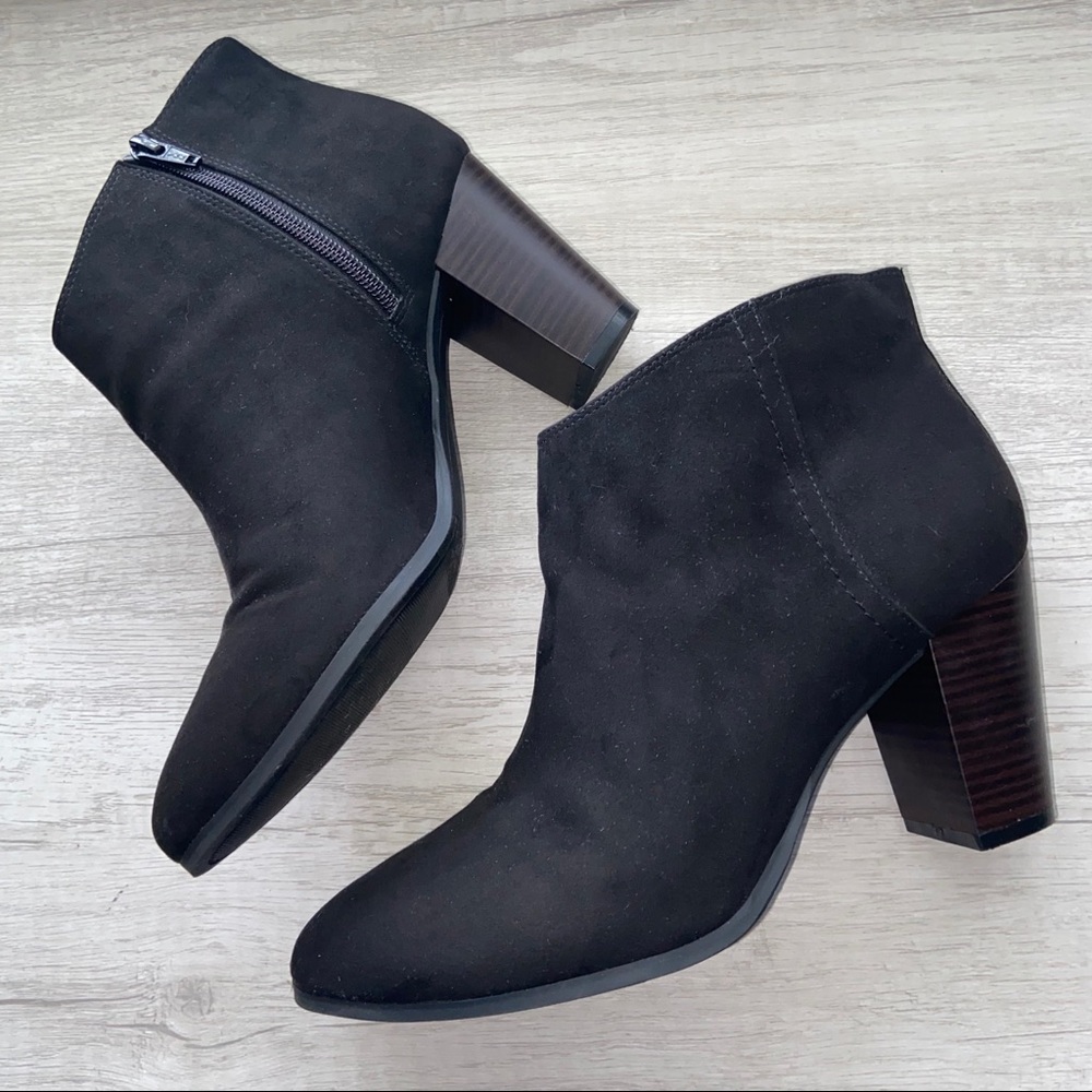 Old Navy Black Ankle Bootie
